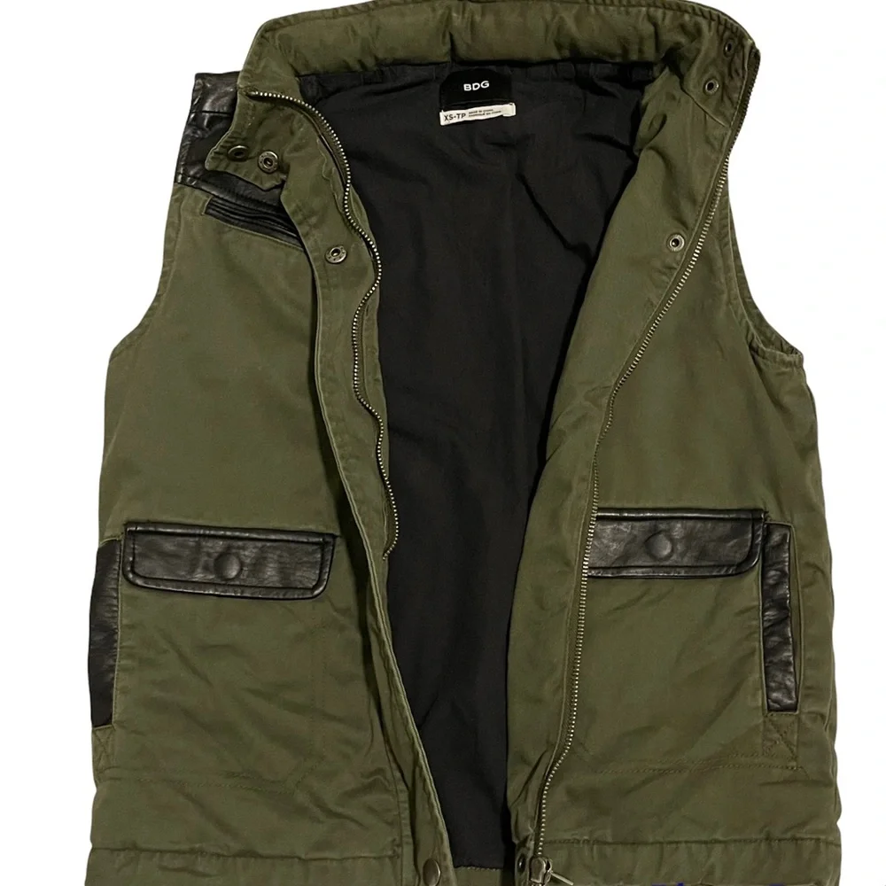 BDG Army Green & Faux leather Hooded Utility Vest Size XS - Picture 8 of 10